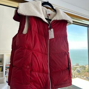 NWT Varley Brock Puffer Gilet in Red Size Small S